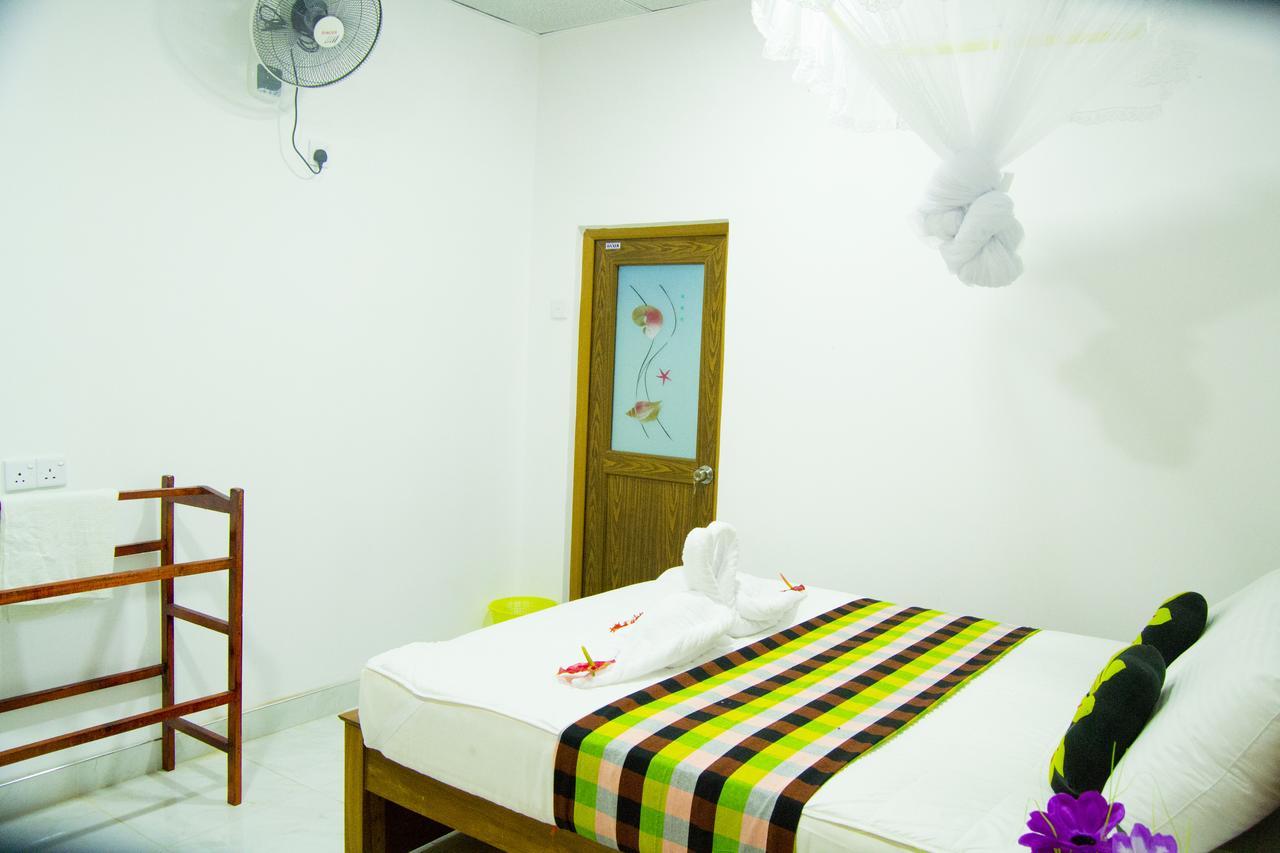 Senura Home Stay Sigiriya Buitenkant foto