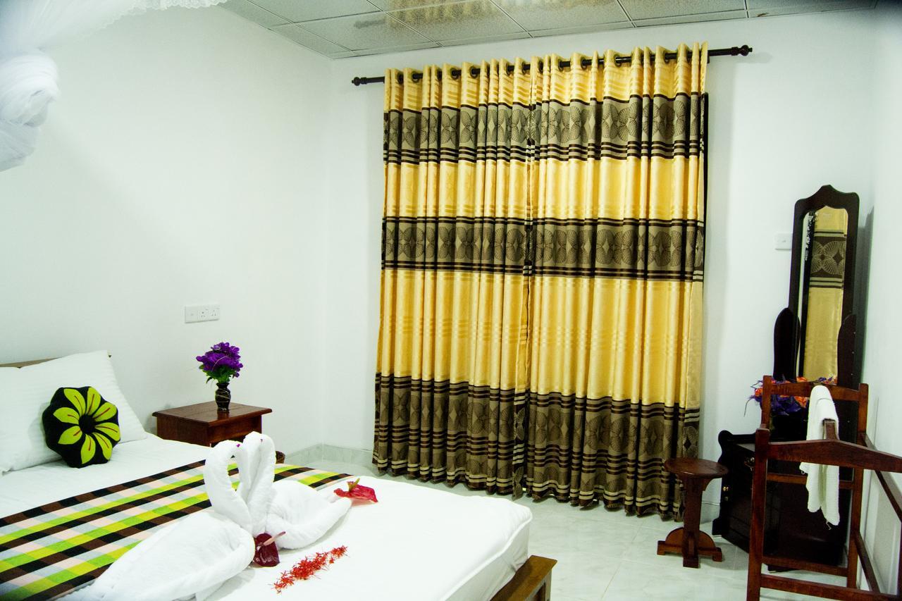 Senura Home Stay Sigiriya Buitenkant foto